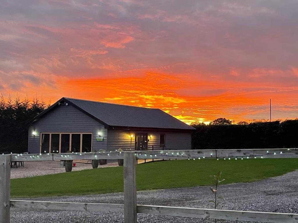 King Richard'S Luxury Lodge - Sleeps Up To 8 ,Dog Friendly ,Near Sherwood Forest At Fairview Farm In Nottingham Set In 88 Acres And Great For Groups,Family Gatherings,Corporate Events 외부 사진