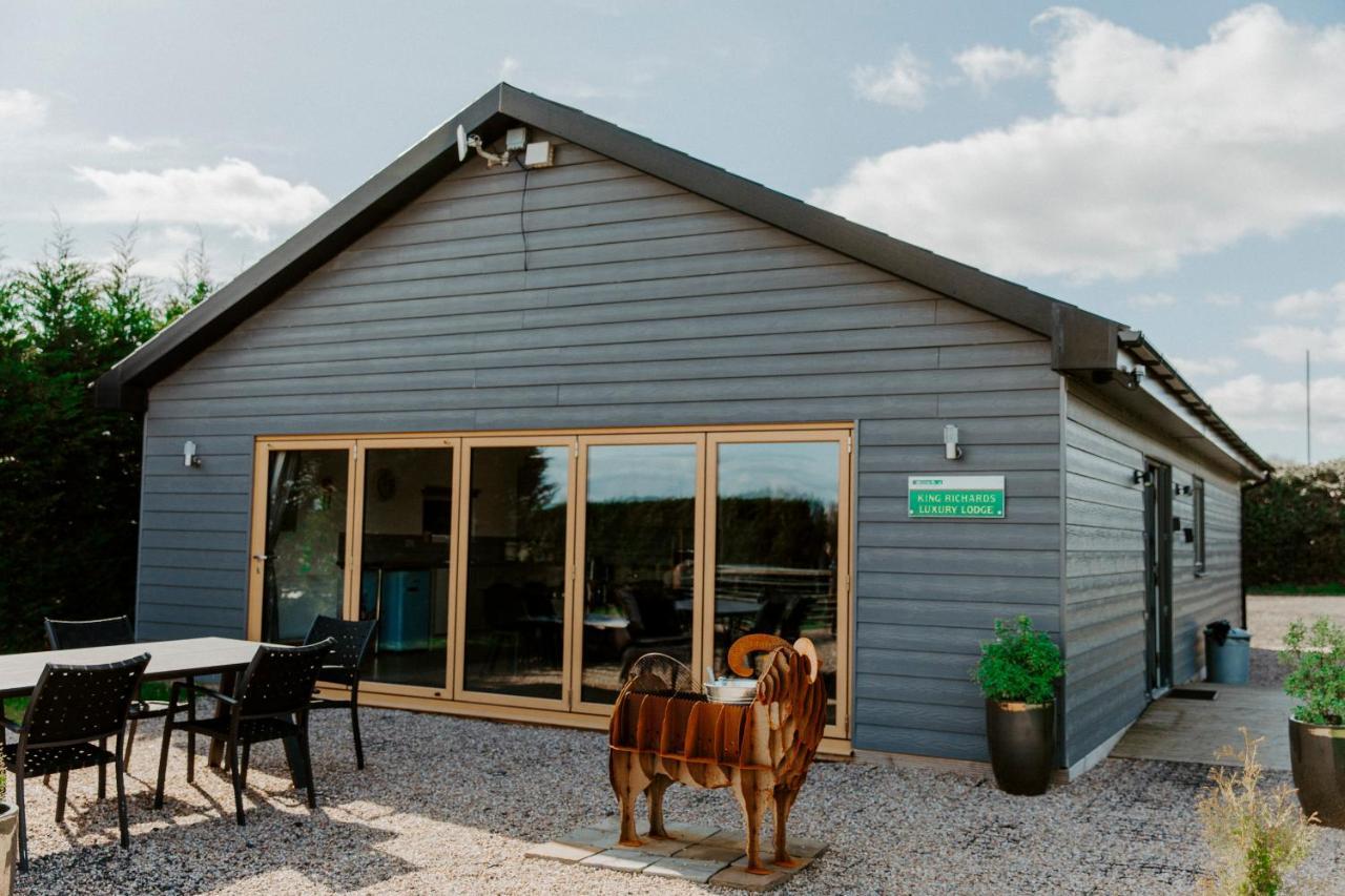 King Richard'S Luxury Lodge - Sleeps Up To 8 ,Dog Friendly ,Near Sherwood Forest At Fairview Farm In Nottingham Set In 88 Acres And Great For Groups,Family Gatherings,Corporate Events 외부 사진