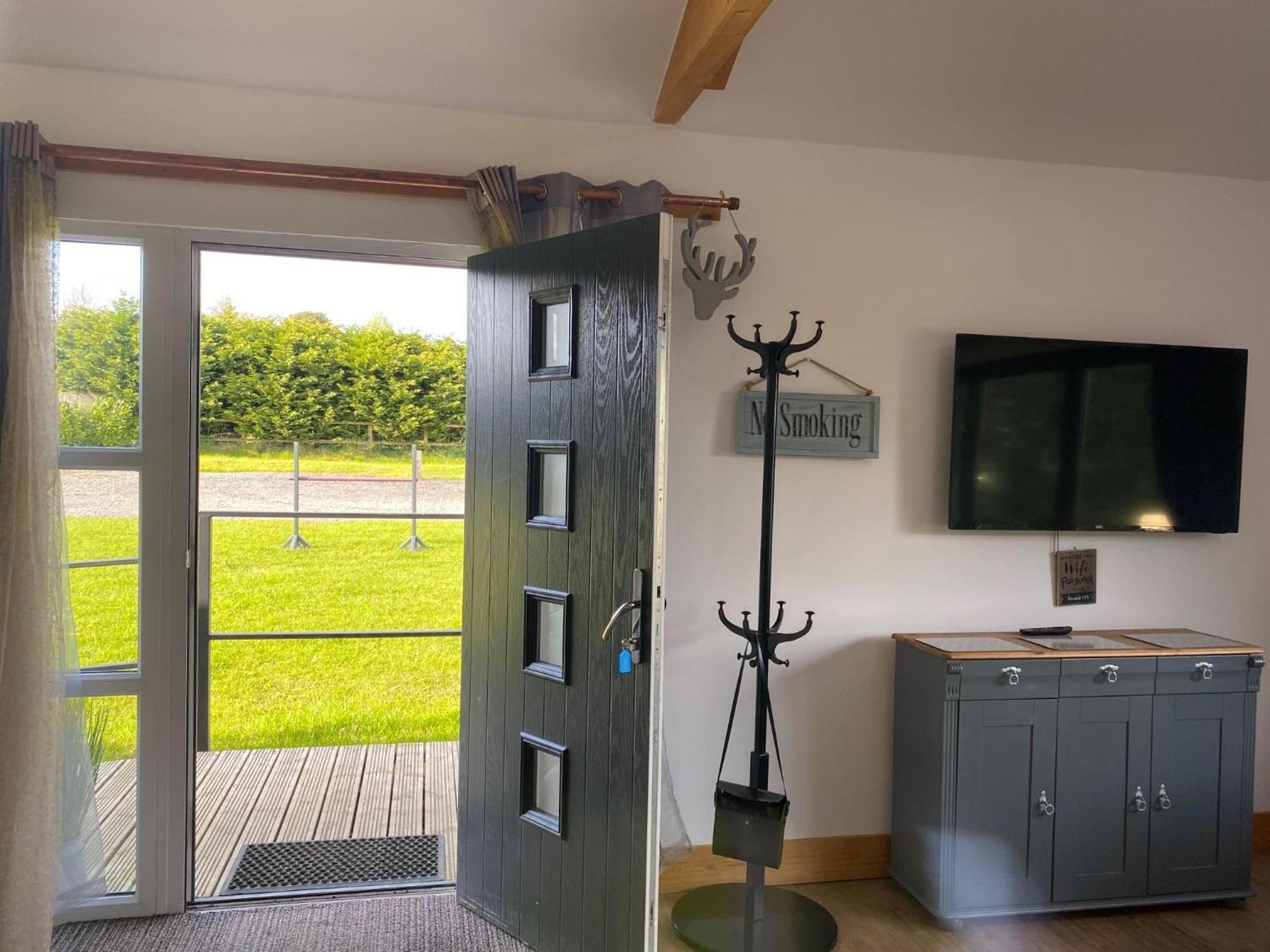 King Richard'S Luxury Lodge - Sleeps Up To 8 ,Dog Friendly ,Near Sherwood Forest At Fairview Farm In Nottingham Set In 88 Acres And Great For Groups,Family Gatherings,Corporate Events 외부 사진