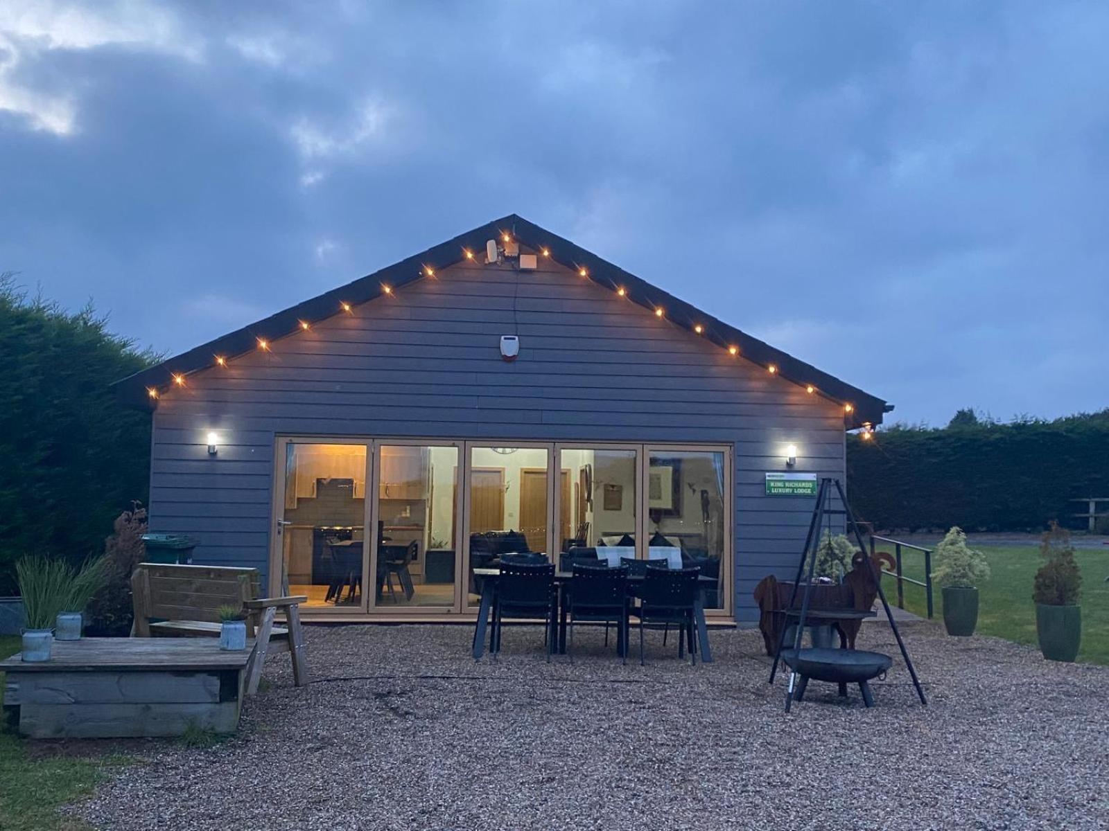 King Richard'S Luxury Lodge - Sleeps Up To 8 ,Dog Friendly ,Near Sherwood Forest At Fairview Farm In Nottingham Set In 88 Acres And Great For Groups,Family Gatherings,Corporate Events 외부 사진